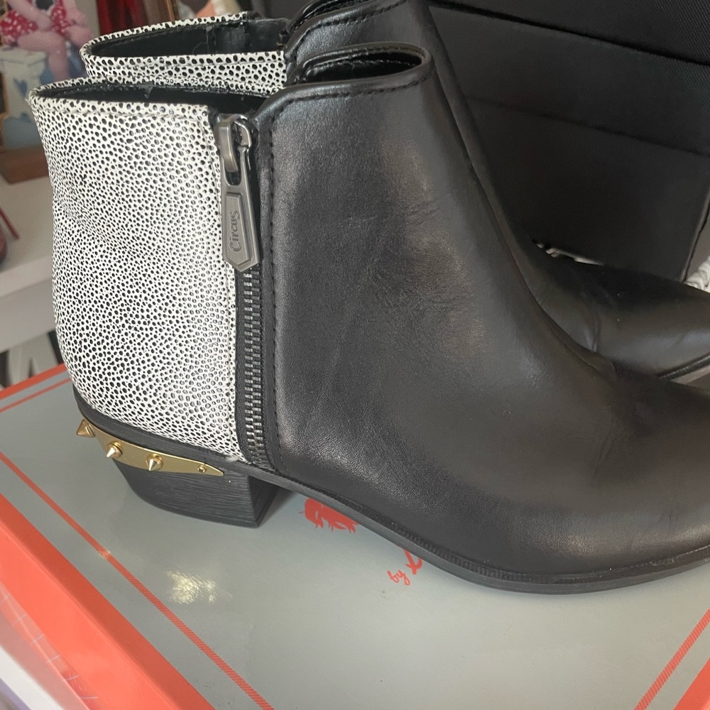 Sam Eldmen booties